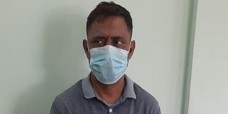 ब्राउनसुगरसहित एक पक्राउ