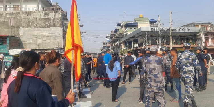कोसी प्रदेश नामकरणको विरोधमा प्रदेशभर बन्द, इटहरीमा स्थानीय र बन्दकर्ताबीच भनाभन (तस्वीरहरू तथा भिडियोसहित)