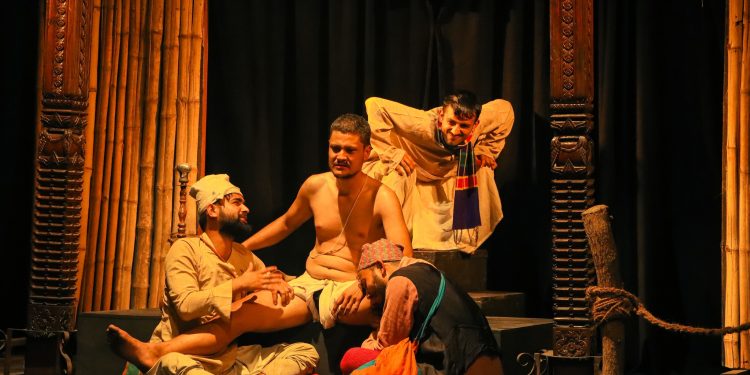 आरोहण गुरुकुलमा प्रस्तुत गरियो नाटक ‘साँढे’ (१४ तस्वीरहरूसहित)