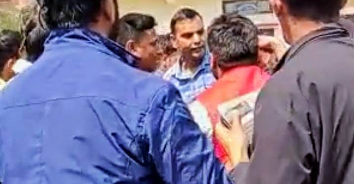पीण्डेश्वर विद्यापीठ धरानका उपप्राध्यापकले रक्सी खाएर विद्यार्थीलाई हप्काएपछि…