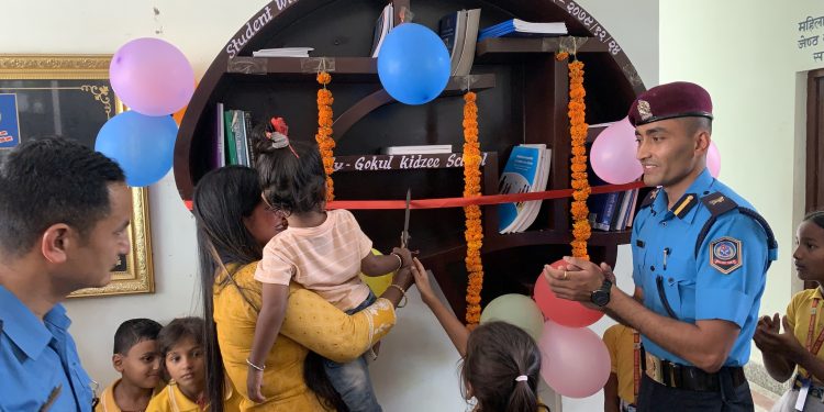 दुहबीमा विद्यार्थीसँग प्रहरी