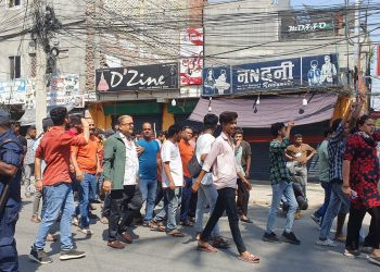 विराटनगरमा पार्किङ निषेध गरेपछि व्यापारीहरूले गरे बजार बन्द