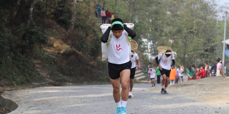 ताप्लेजुङमा डोको बोकेर दगुर्ने प्रतियोगिता