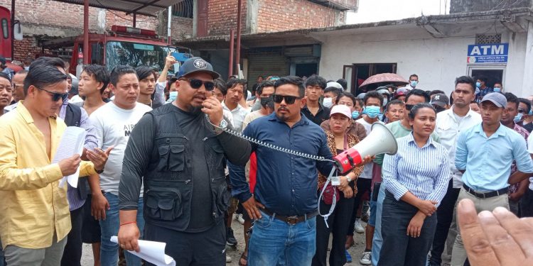 चार दलका युवा संगठनले बुझाए धरानका मेयरलाई ८ बुँदे ज्ञापनपत्र