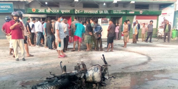 इटहरीमा पेट्रोल लगाएर मोटरसाइकल स्टार्ट गर्दा आगो लागेपछि…