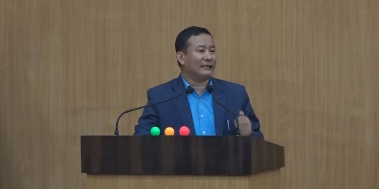 पहिचान आन्दोलनमा माओबादी संसदीय दलका आङ्बो भन्छन्, ‘यसको समाधान हामीले नै दिनुपर्छ’