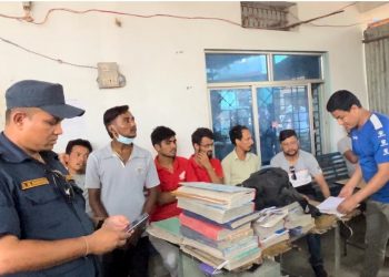 यी हुन् इटहरीको यातायात कार्यालय बाहिरबाट पक्राउ परेका २२ जना बिचौलिया