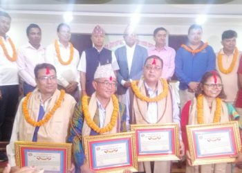 चारजना पत्रकारलाई प्रदेश पत्रकारिता पुरस्कार प्रदान