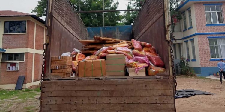 झण्डै ११ लाख बराबरको अवैध सामान बरामद