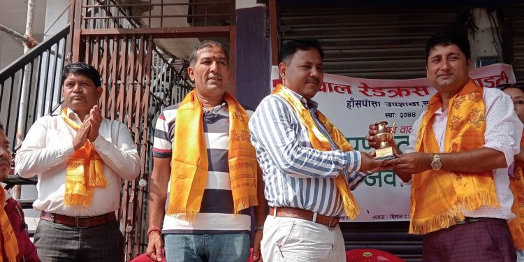 रेडक्रस सोसाइटी हाँसपोसाद्वारा सडकमै सन्देशमूलक हाजिरीजवाफ प्रतियोगिता