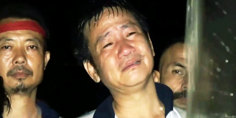 कोकाहा नदीको पानी धरान आइपुग्यो, भावविह्ल बने मेयर हर्क साम्पाङ