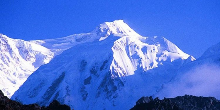 चार विदेशीसहित १४ जनाले गरे कञ्चनजङ्घा आरोहण