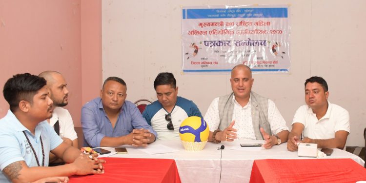 इटहरीमा रात्रीकालीन महिला भलिबल प्रतियोगिताको तयारी