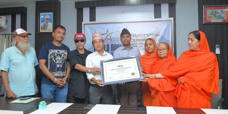 धरानका मेयर हर्क साम्पाङलाई वर्ल्ड बुक अफ रेकर्ड्स लण्डनको सम्मान