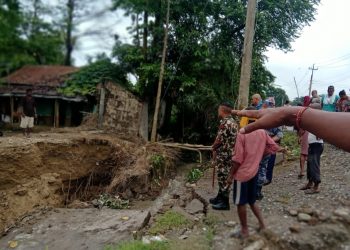 सुनसरीको भोक्राहमा प्रहरी चौकी बाढीले डुबायो, प्रहरी विस्थापित