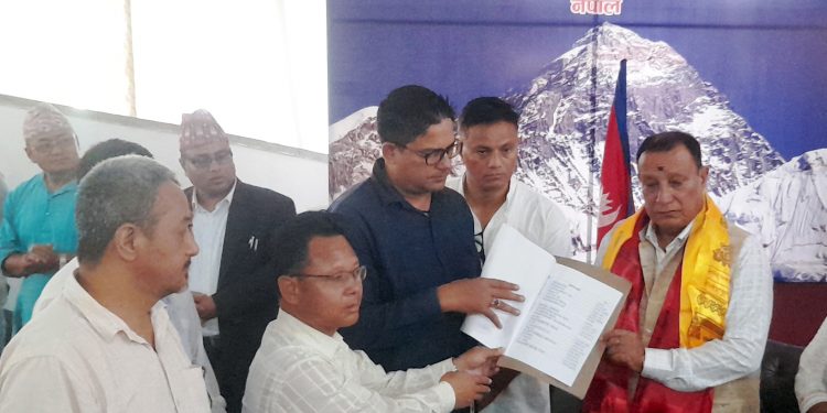 धरानमा डेङ्गु नियन्त्रण गर्न मुख्यमन्त्रीसँग सहयोग माग