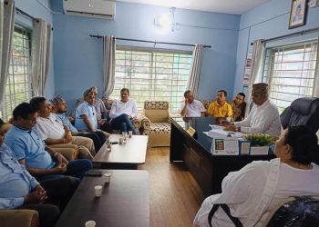 इटहरीमा पूर्वाग्रह राखेर कर्मचारी सरुवा गरिएको एमालेको आरोप, उपमेयरसहित २४ कार्यपालिका सदस्यको आपत्ति