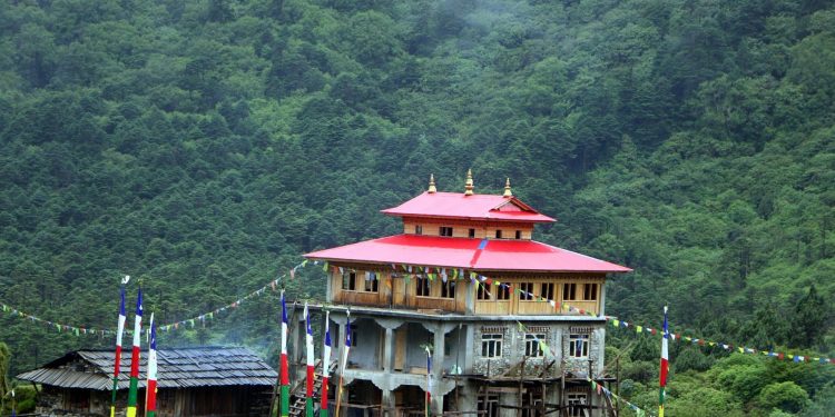 ताप्लेजुङ : सहयोग सङ्कलन गरेर गुम्बा निर्माण