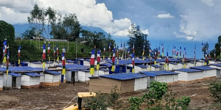 पहिरो पीडितलाई एकीकृत आवास हस्तान्तरण