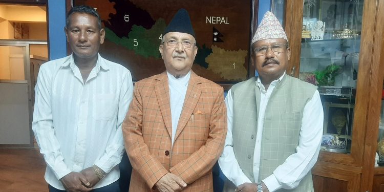 इटहरीका पूर्व मेयर द्वारिकलाल चौधरी एमालेमै कमब्याक !