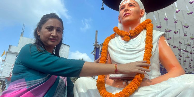 विराटनगरमा राष्ट्रिय विभूति योगमायाको शालिक अनावरण
