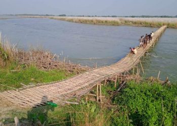 झापामा अस्थायी बाँसको पुल