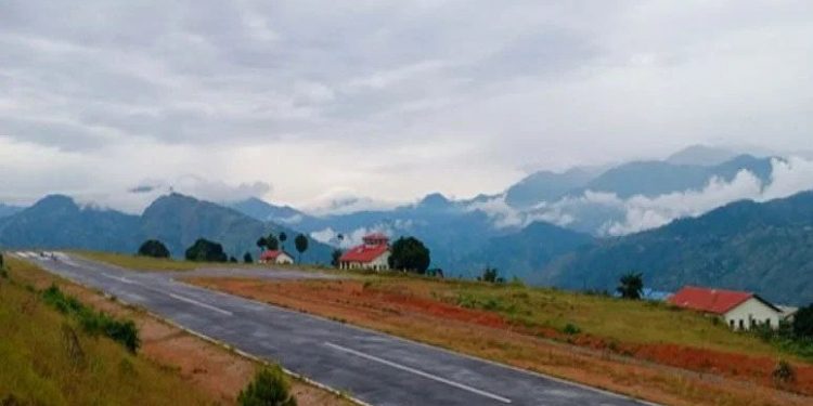 खोटाङ : खराब मौसमका कारण लामीडाँडा विमानस्थलमा हेलिकोप्टर आकस्मिक अवतरण