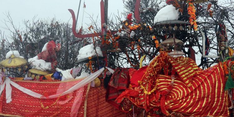 ताप्लेजुङ : नवरात्रसँगै पाथीभरामा भक्तजनको घुइँचो