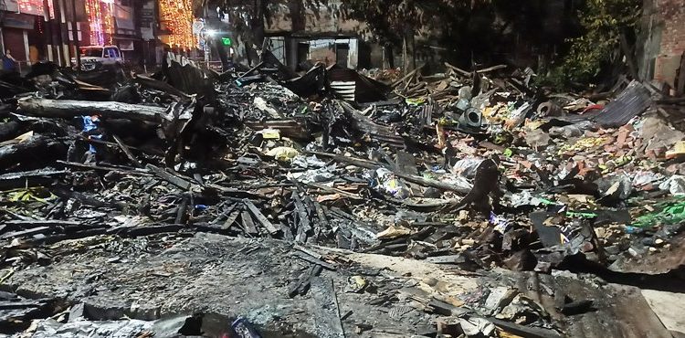 सुनसरीको इनरुवामा पटाका पड्काउदा घरमा आगलागी, ५० लाखको क्षति