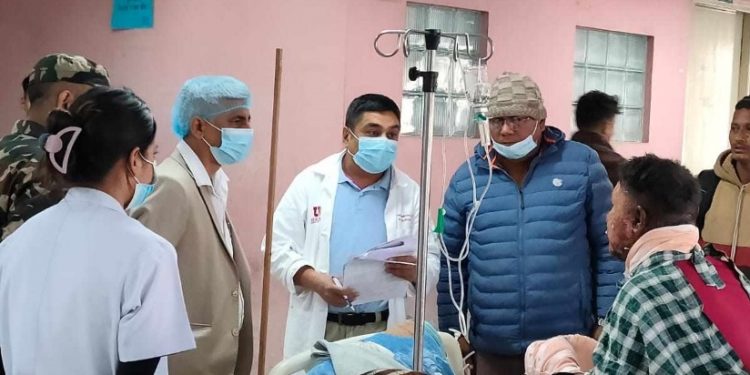 आगलागीका घाइते भेट्न अस्पताल पुगे कोसीका मुख्यमन्त्री