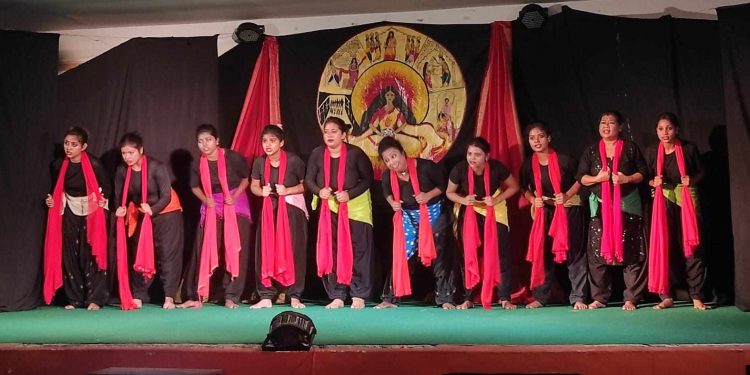 इटहरीमा अन्तरदेशीय नाटक महोत्सव सुरु, पहिलो दिन भारतीय रङ्गकर्मीको प्रस्तुत