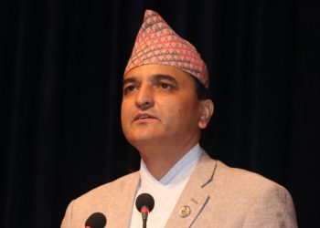 ताप्लेजुङमा पहिचान पक्षधरद्धारा एमाले सचिव योगेश भट्टराईको गाडी तोडफोड