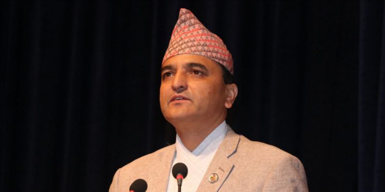 ताप्लेजुङमा पहिचान पक्षधरद्धारा एमाले सचिव योगेश भट्टराईको गाडी तोडफोड