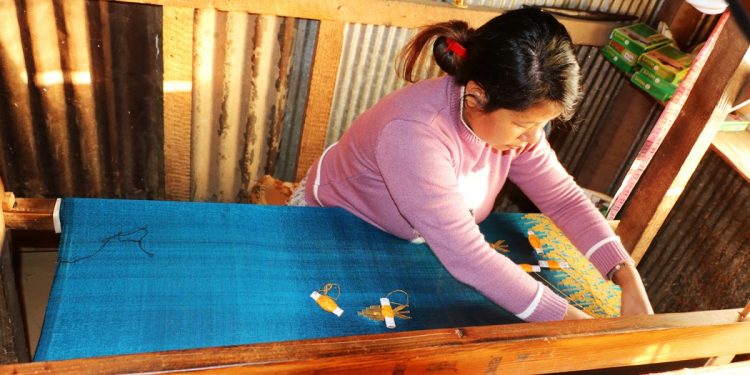 तेह्रथुम : ढाकाका कपडाले पाएनन् बजार