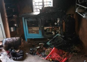 धनकुटामा वडाध्यक्षलाई घरभित्रै थुनेर घरमा लगाइयो आगो