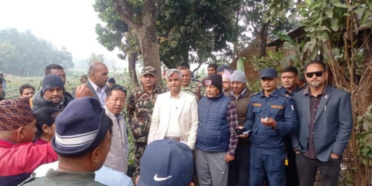 मुख्यमन्त्री कार्कीद्वारा हात्ती प्रभावित क्षेत्रको निरीक्षण