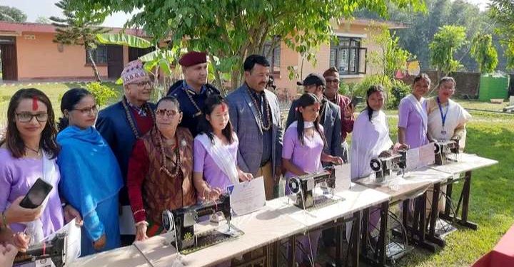 माइती नेपाल सुनसरीद्वारा सिलाई मेसिन हस्तान्तरण