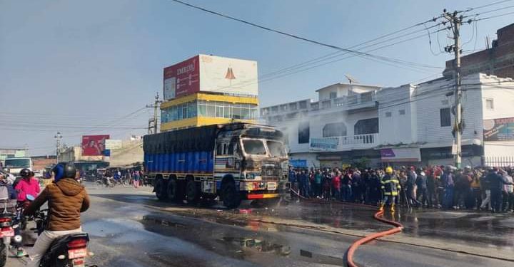 विराटनगरमा ट्रकको ठक्करबाट एकको मृत्यु, दुर्घटनापछि ट्रकमा आगजनी