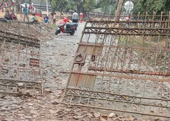 वीपी प्रतिष्ठानको दक्षिण गेट जेसीबी लगाएर तोडफोड