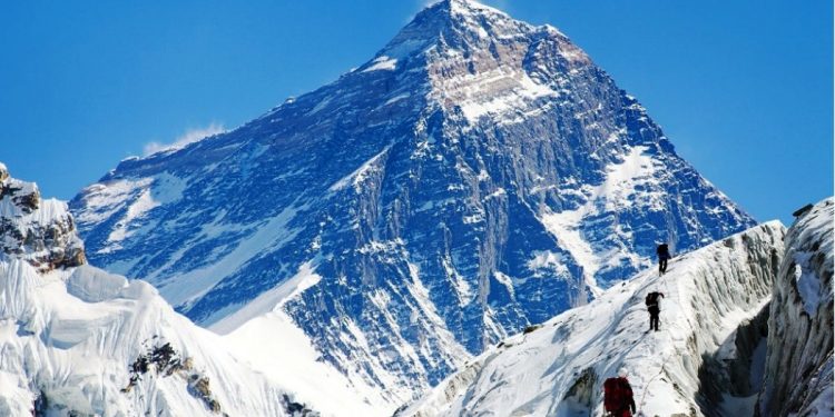 सोलुखुम्बु : हिमाल स्वच्छ राख्न प्लास्टिकको प्रयोग कम गर्ने प्रतिबद्धता