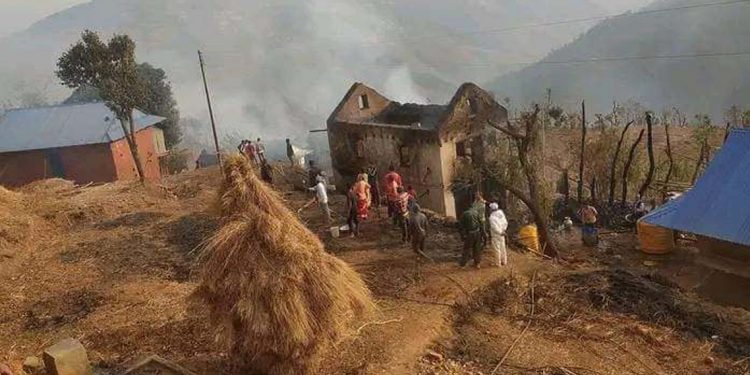 भोजपुरमा आगलागी हुँदा जलेर एकै परिवारका तीन बालबालिकाको मृत्यु