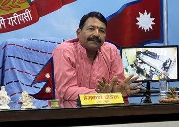 ‘इटहरीमा सामुदायिक विद्यालयले शुल्क लिन नपाउने, निजीलाई साथै लिएर हिँड्ने’