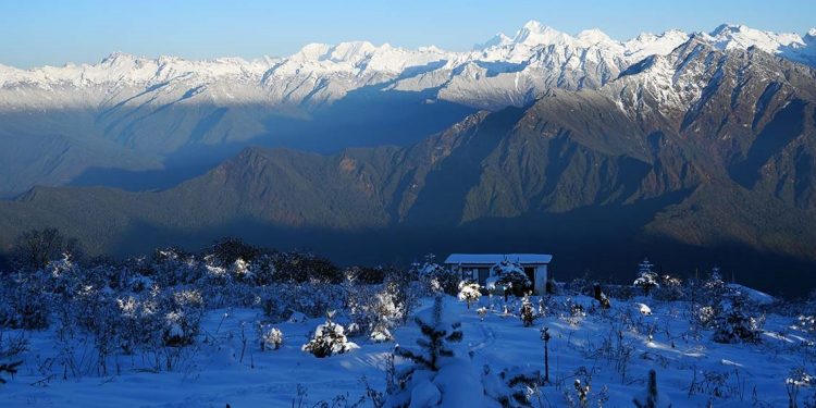 पाथीभरा मन्दिरबाट देखिएको हिमशृङ्खला