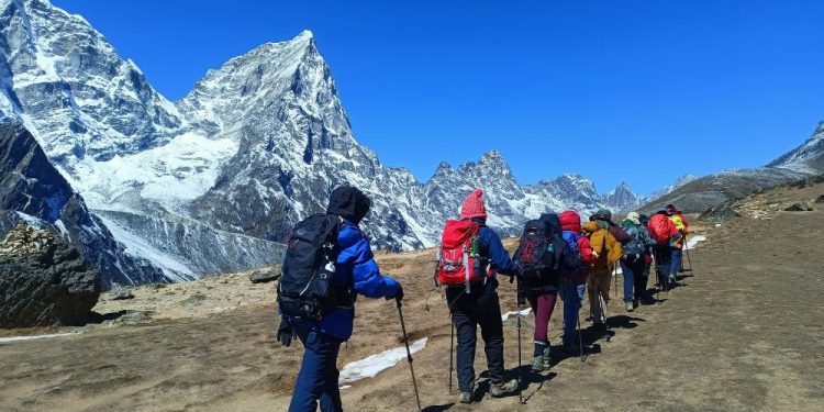 सगरमाथासहितका हिमशृङ्खला अवलोकनका लागि पर्यटक बढे