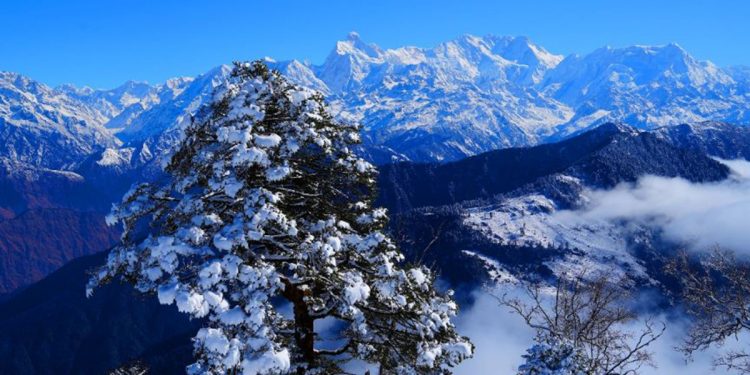 हिमपातपछि पाथीभराबाट देखिएको रमणीय दृश्य