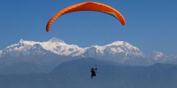 सोलुखुम्बुको महाकुलुङमा प्याराग्लाइडिङको परीक्षण उडानका लागि क्यानद्वारा अनुमति