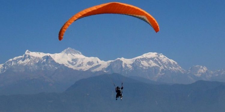 सोलुखुम्बुको महाकुलुङमा प्याराग्लाइडिङको परीक्षण उडानका लागि क्यानद्वारा अनुमति