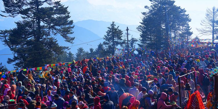 पाथीभरामा भक्तजनको भीड