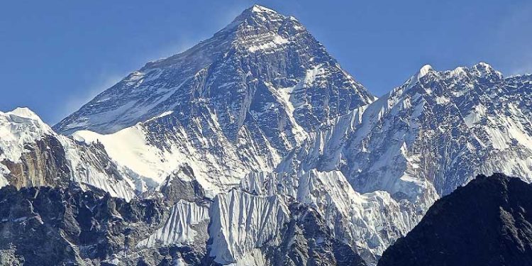 सगरमाथा आरोहणको ७१ वर्ष : ‘विश्वको साझा सम्पत्ति जोगाऔँ’