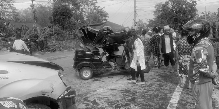 मोरङमा दुर्घटना हुँदा दुईको मृत्यु, एकै घरका तीनसहित छ घाइते